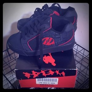 Youth Heelys Inferno Size 4Y GUC!